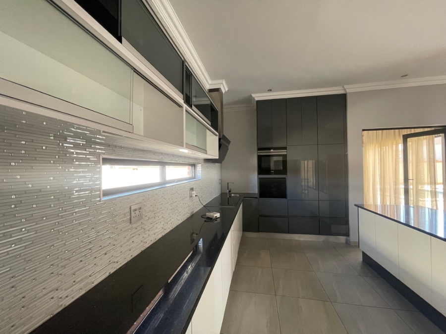 5 Bedroom Property for Sale in Wild Olive Estate Free State